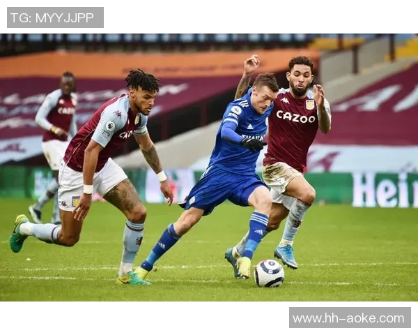 喜欢穿中足球袜的球星们展现独特个性与比赛风格的魅力 喜欢穿中足球袜的球星们展现独特个性与比赛风格的魅力